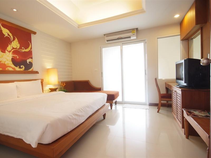 Resort First Chaweng Beach